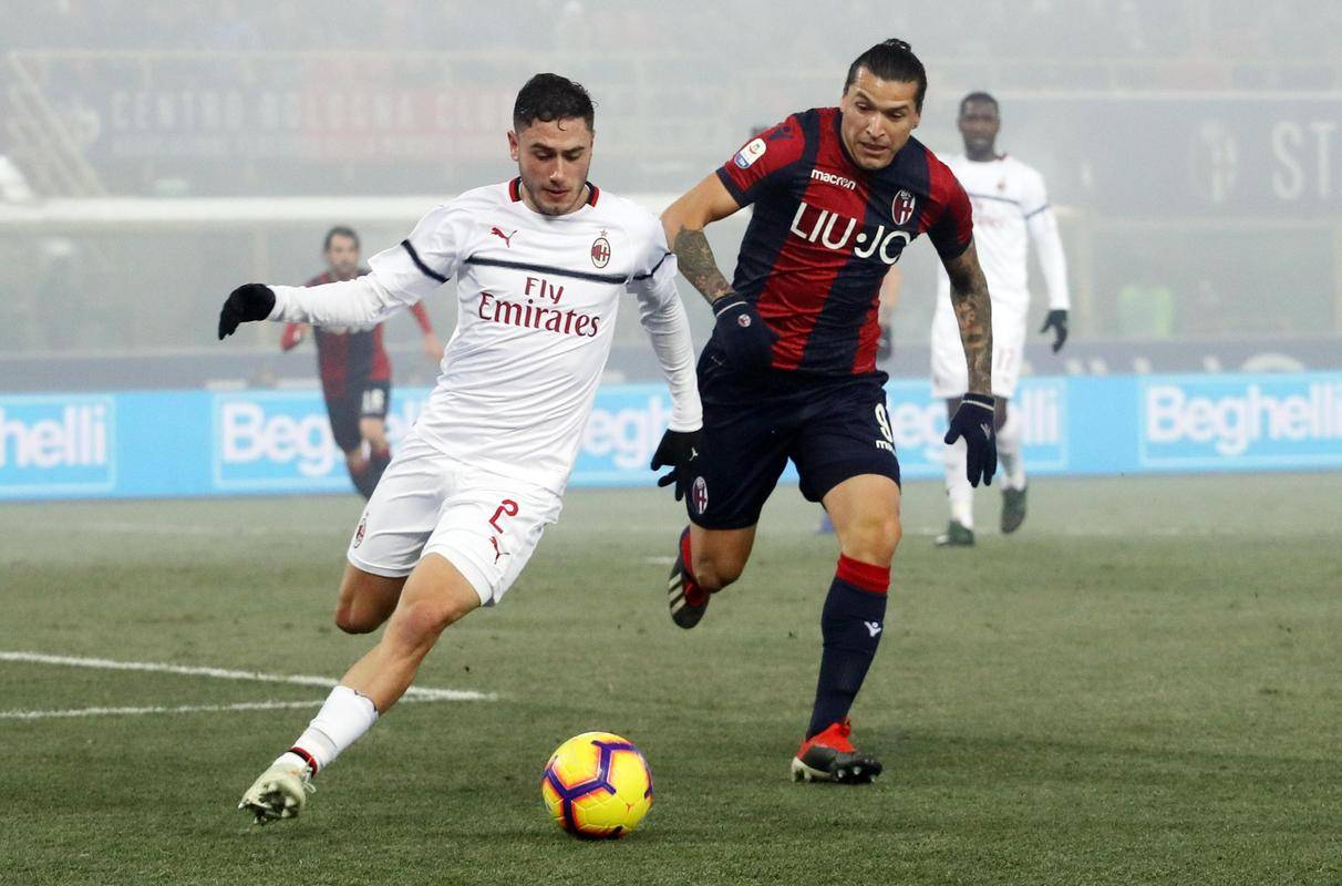 包含AC米兰中场卡尔达拉伤愈归队，为球队增添力量的词条